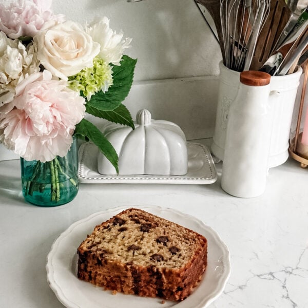Banana bread with chocolate chips easy homemade